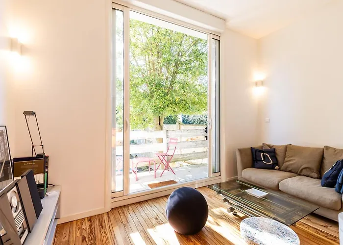 50m2 Parfait Etat Avec Piscine Privee *