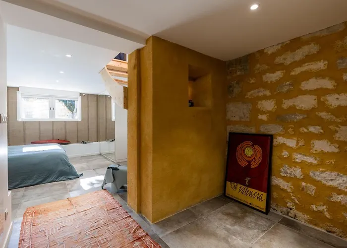 50m2 Parfait Etat Avec Piscine Privee *